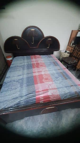 Elegent Wooden bed in good condition 3