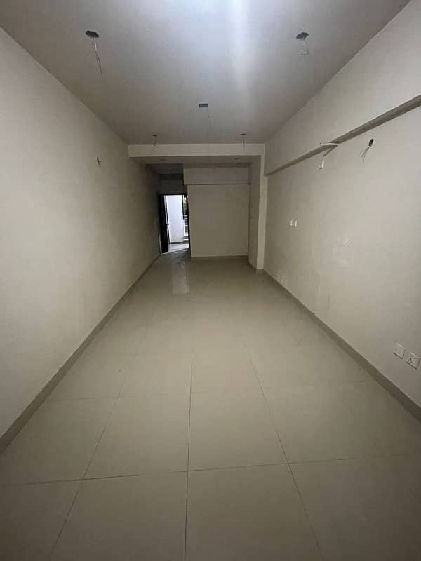 Prime Location In Zamzama Commercial Area Office Sized 430 Square Feet For sale 3
