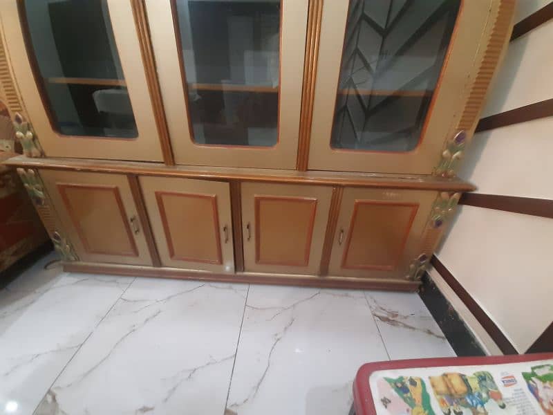 Good condition 3 door almari urgent sale. 2