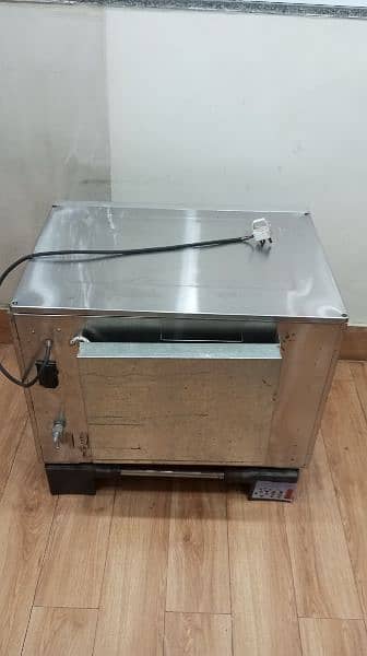 Gas + Electric Convection Oven in Excellent Condition 3
