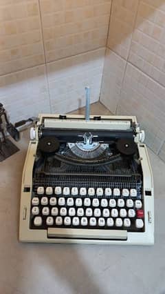 vintage 1970s Royal safari typewriter