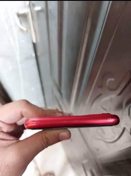 iPhone 11 red product jv 256 gb water pack 3