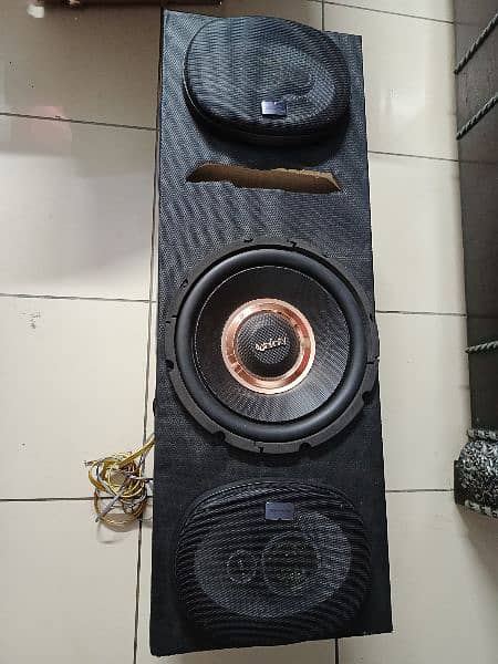 Infinity Woofer Kenwood Speakers and Orientech Amp 1