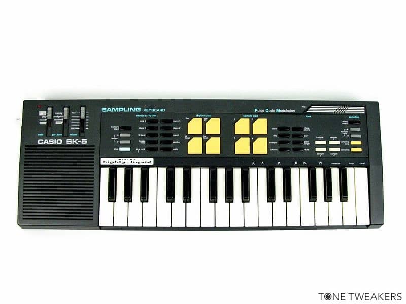 Casio SK-5 sampling keyboard with rhythm and sample pads 2