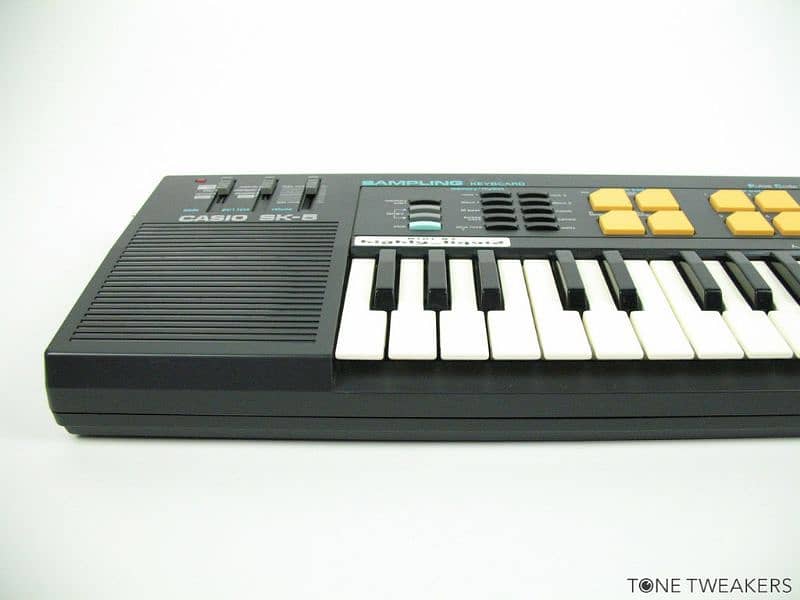 Casio SK-5 sampling keyboard with rhythm and sample pads 5