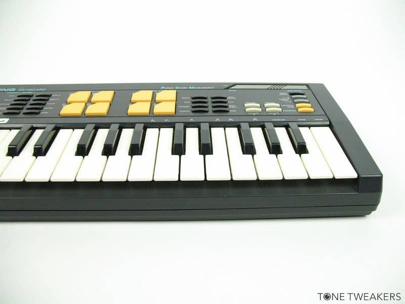Casio SK-5 sampling keyboard with rhythm and sample pads 6