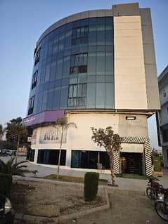 girls hostel spaceApartments and studios,offices, rooms for night stay