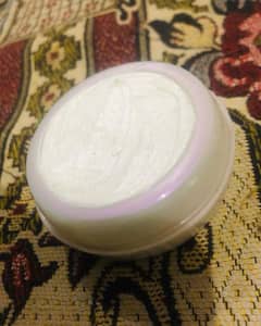 ultra whitening creme hand and feet . for use  men and women