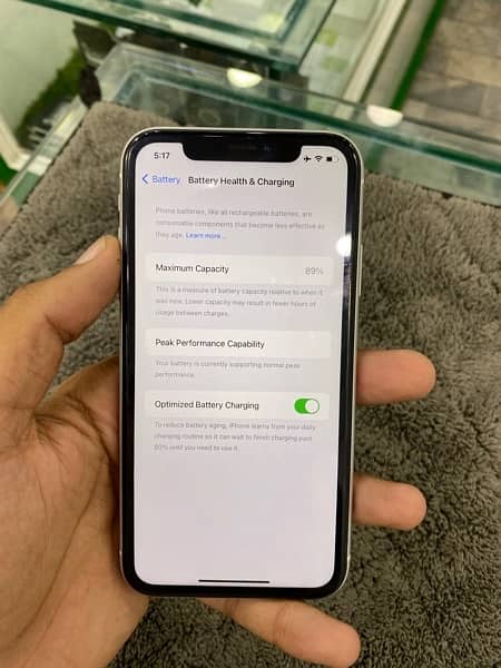 iphone 11 Jv 64 gb 100 health waterpack 20 time charge 7
