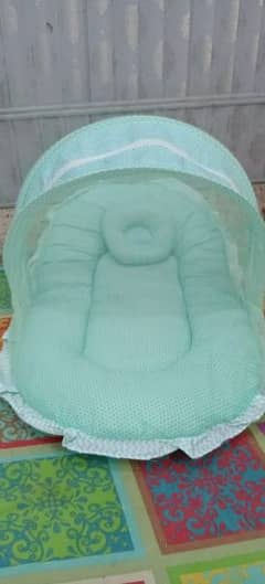 New sleeping mini bed for babies with soft mosquito net