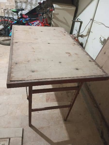 1 Folding table bhut kam paisso mai 1