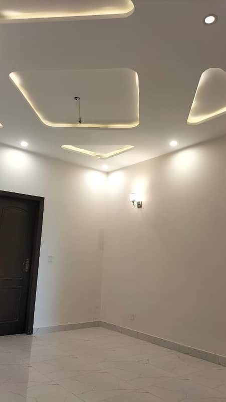 10 Marla Brand New house For Rent In Park View City Lahore. 1