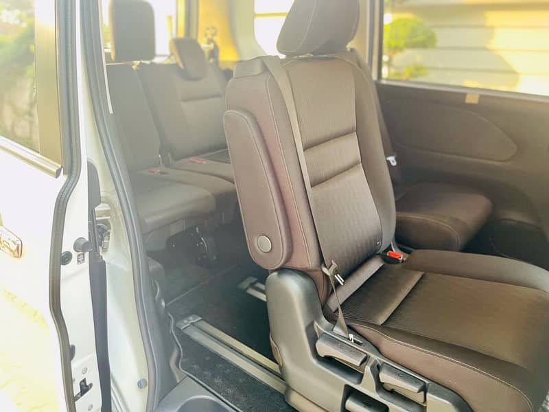 Nissan Serena Highway Star G 2019 7 Seater Luxury 10