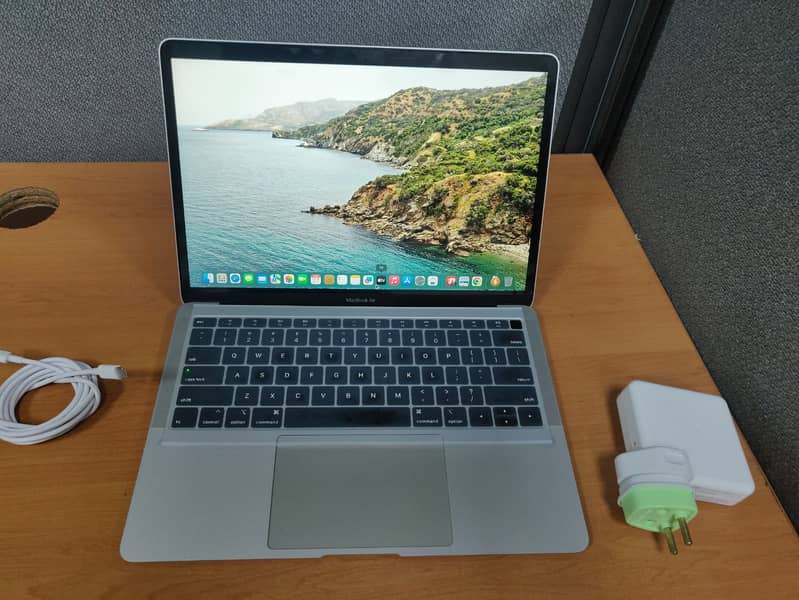 Macbook air 2019, 8gb/256gb, with m2 fast charger 3