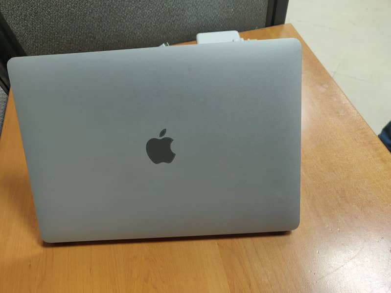 Macbook air 2019, 8gb/256gb, with m2 fast charger 6