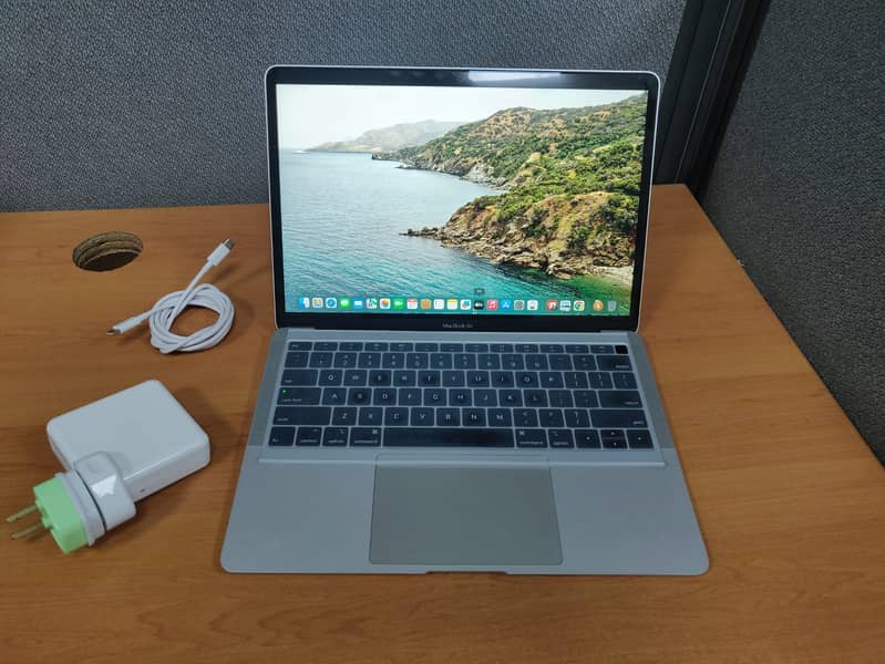 Macbook air 2019, 8gb/256gb, with m2 fast charger 10
