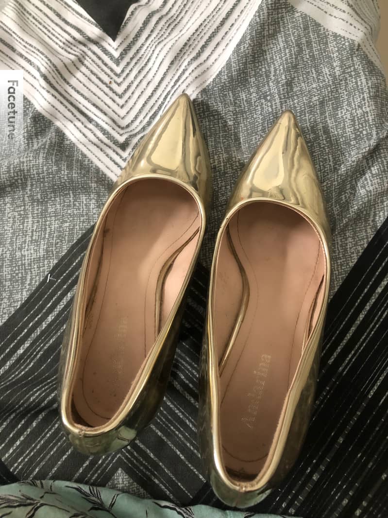 Golden metallic heels 1