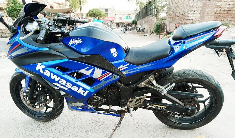 Kawasaki ninja 250cc 19 model lush condition O3O97O59755 watts app 1