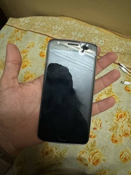 MOTOROLA E4 ALL OK FINGER PRINT WALA HAI NON PTA 5