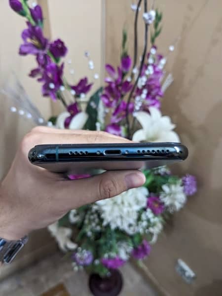 iPhone 11 pro max 256 gb with box 4