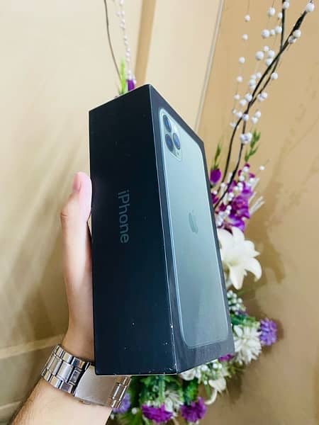 iPhone 11 pro max 256 gb with box 7