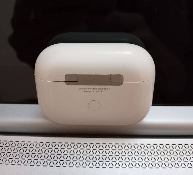 Apple Airpods Pro A2084 with Airpods Pro Charging Case A2190 3