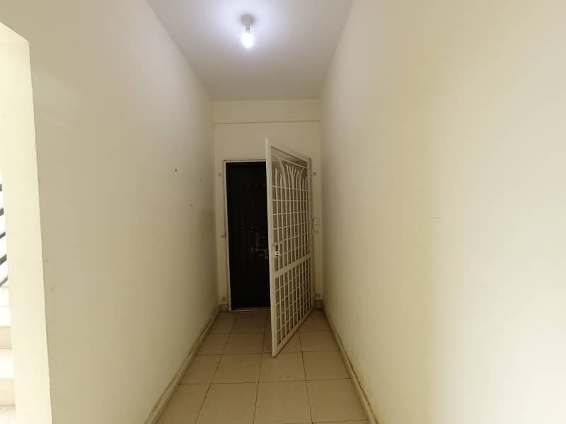 3 Bed Corner Park Facing Apartment On Second Floor Iqbal Arcade In Block A MVHS D-17/2 Available For Urgent Sale 8