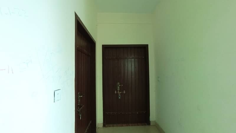 3 Bed Appartment available for urgent sale 16