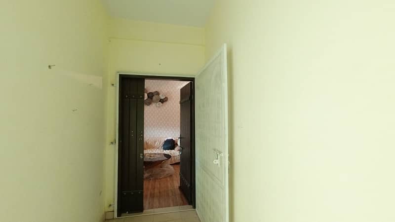 3 Bed Appartment available for urgent sale 18