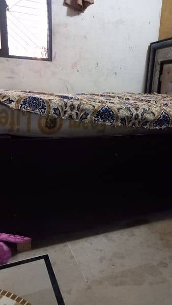 bed dressing table urgent sale 8