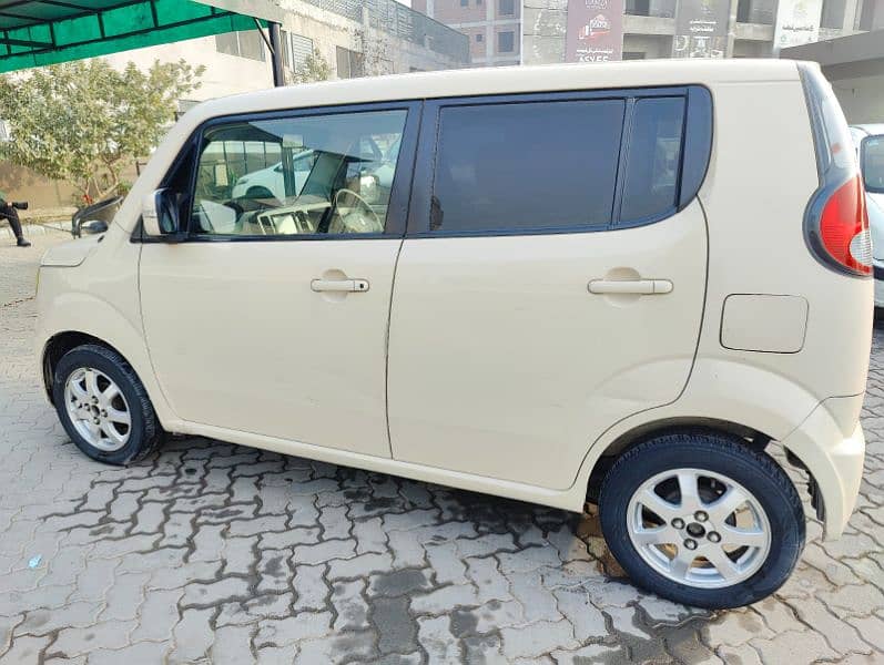 Suzuki MR Wagon 2013 1