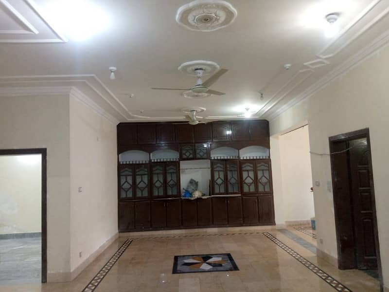 A House Of 3200 Square Feet In Rs 350000 10