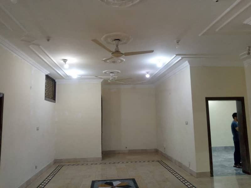 A House Of 3200 Square Feet In Rs 350000 12