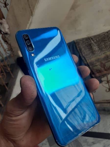 Samsung a50/4/128/03214258601 4