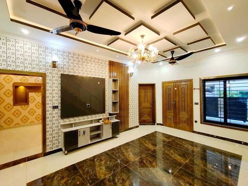 10 Marla Most Elegant House For Rent in Bahria Town Phase 8 1