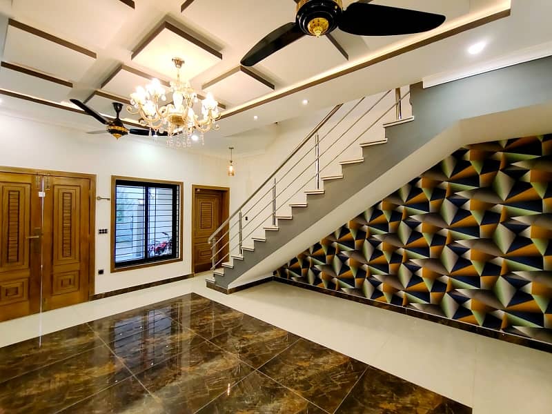 10 Marla Most Elegant House For Rent in Bahria Town Phase 8 2