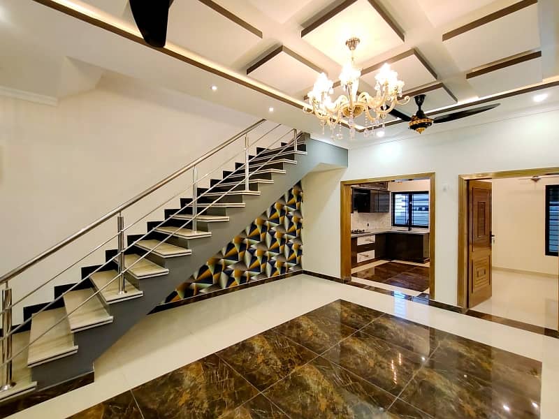 10 Marla Most Elegant House For Rent in Bahria Town Phase 8 4
