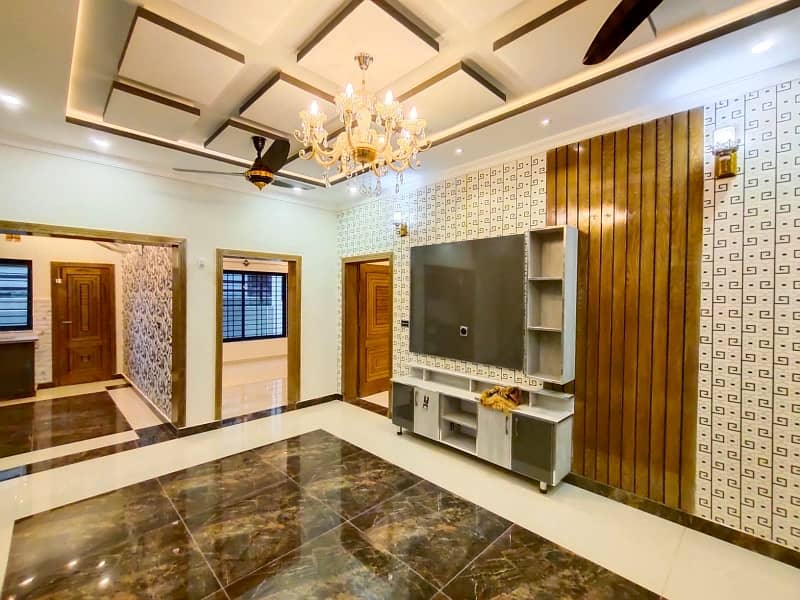 10 Marla Most Elegant House For Rent in Bahria Town Phase 8 5