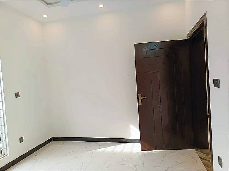 5 MARLA SUPERB BRAND NEW HOUSE FOR RENT 6