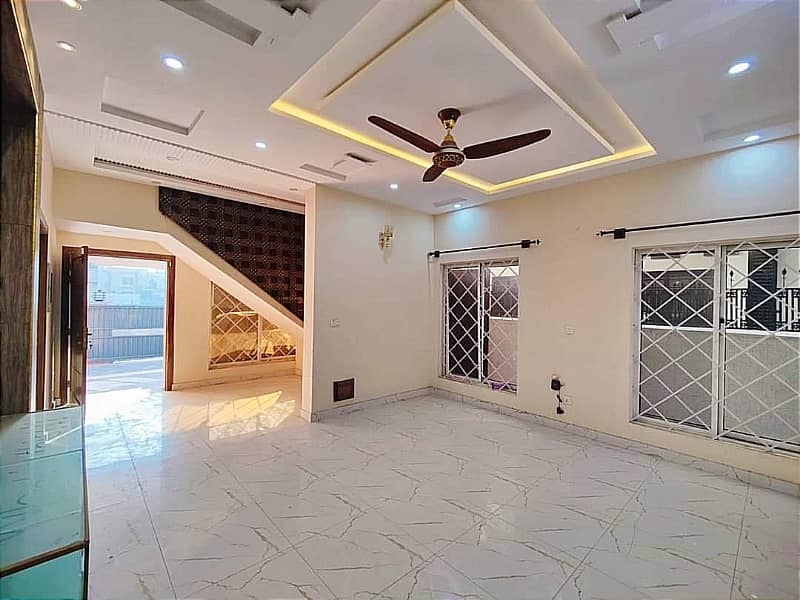 10 MALA DESIGNER HOUSE FOR RENT IN BAHRIA WITH ALL FACILITIES 12