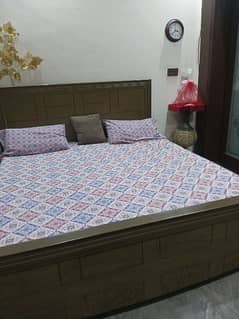 wood bed set with 2 site tables