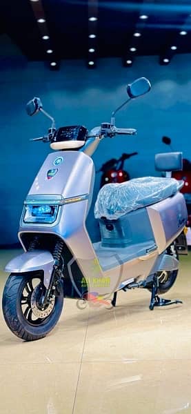 RAMZA A700 ALI KHAN AUTO COMPANY SCOOTY SCOOTER MALE FEMALE GIRLS LADY 0