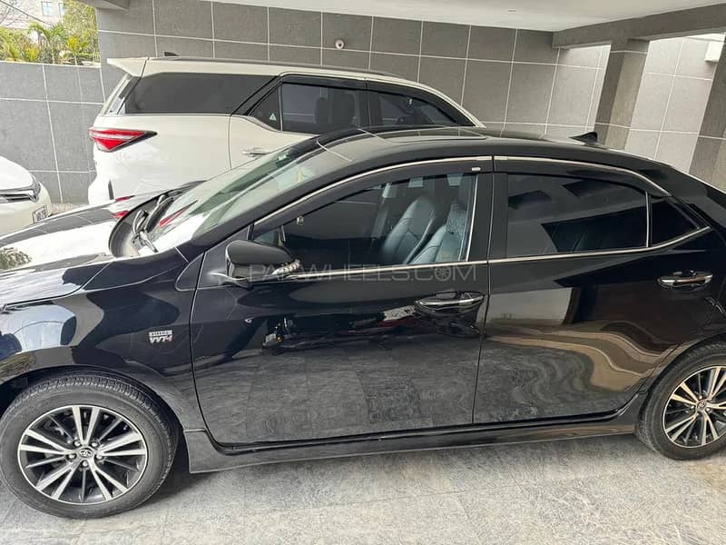 Toyota Corolla Altis Grande X CVT-i 1.8 Black Interior 2022 3