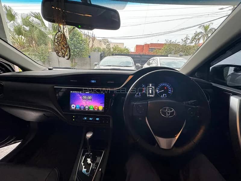 Toyota Corolla Altis Grande X CVT-i 1.8 Black Interior 2022 4