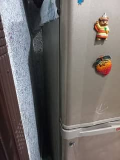 Room refrigerator