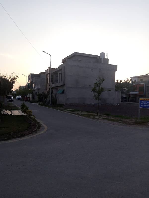 5 Marla Plot Nearby Park Available For Sale with Half Possession paid in Platinum Block Park Vie City Lahore 1