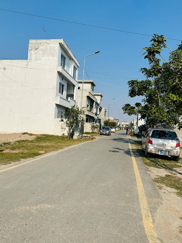 5 Marla 40 Feet Wide Road Good Location Plot For Sale in Platinum Block Park View City Lahore 4