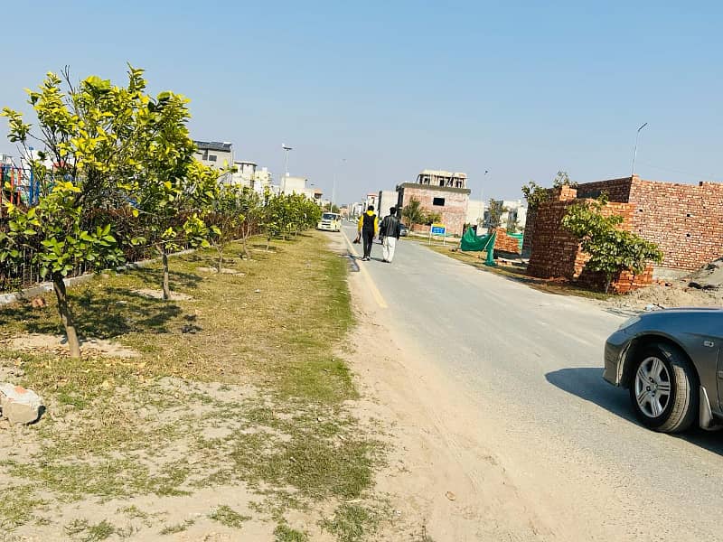 5 Marla 40 Feet Wide Road Good Location Plot For Sale in Platinum Block Park View City Lahore 11