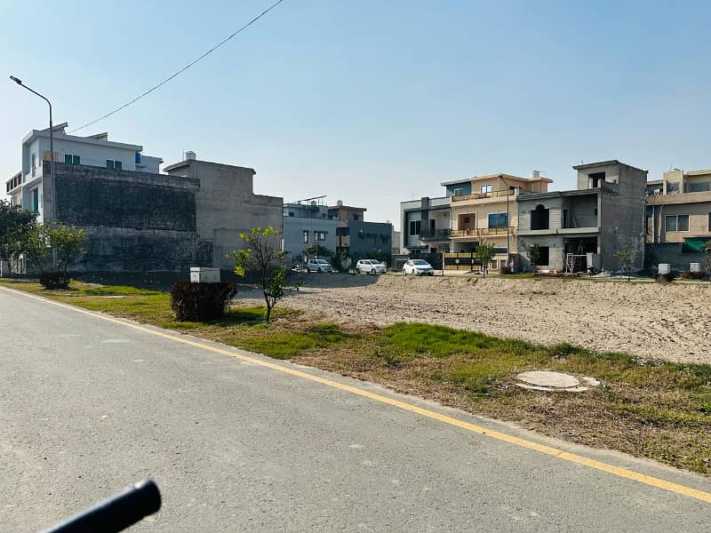 5 Marla 40 Feet Wide Road Good Location Plot For Sale in Platinum Block Park View City Lahore 12
