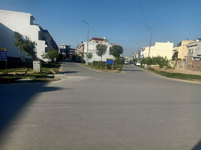 5 Marla Developed Area Easy Access Plot For Sale in Crystal Block Park View City Lahore 5